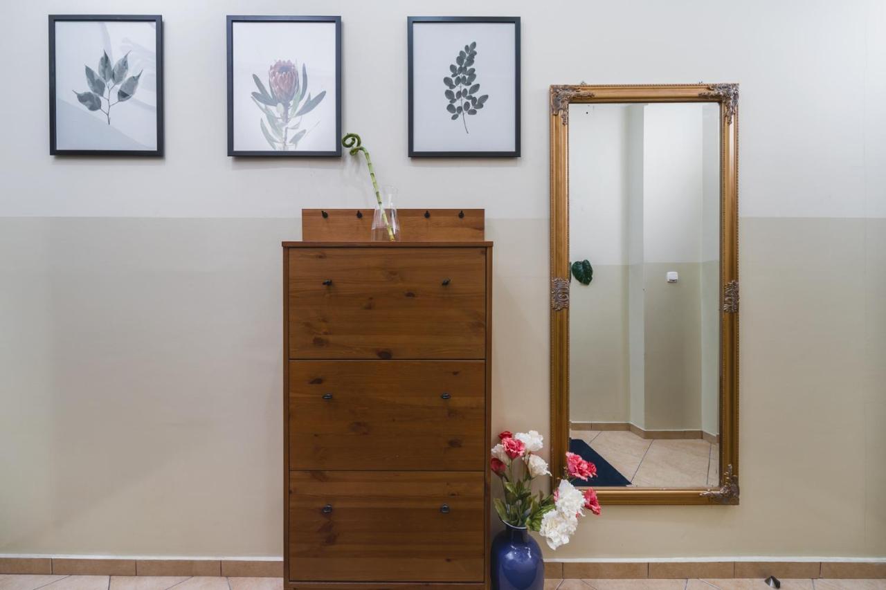 2 Bedroom Apartment Next To The Main Railway Station - By Upstairs คราคูฟ ภายนอก รูปภาพ