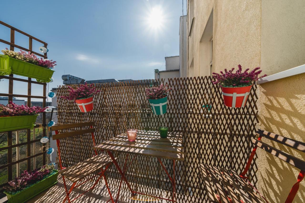 2 Bedroom Apartment Next To The Main Railway Station - By Upstairs คราคูฟ ภายนอก รูปภาพ